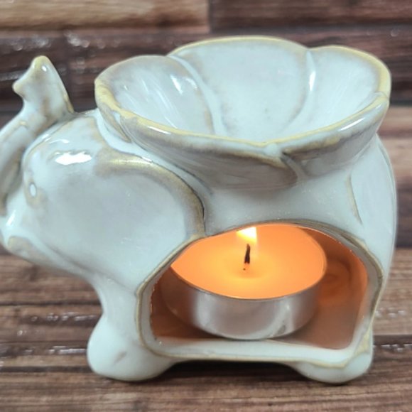 Mini Elephant Porcelain Warmer, Scented Wax Melts, Oil Burner Blue or White - Picture 1 of 13
